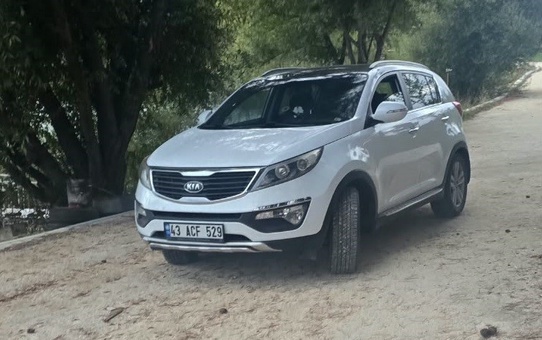 Bilecik Pelitözü'nde yürüyüş yoluna park eden sürücüye vatandaşlardan tepki geldi