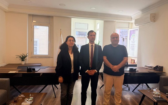 DEM Parti İstanbul İl Örgütü, LFI'li Saint-Martin'le Kürt meselesini görüştü