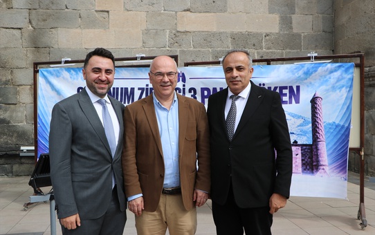 Erzurum'da 716 yıllık medresedeki Solunum Zirvesi 100'e yakın katılımcıyı buluşturdu