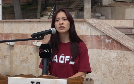 Gaziler Günü’nde şiir okurken duygularına hakim olmadı