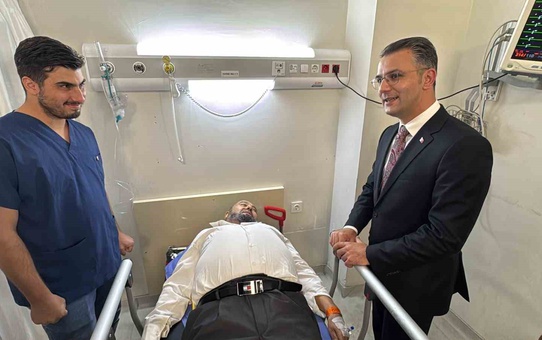 Konya Kulu'da kazada hafif yaralanan Kıbrıs gazisini Kaymakam hastanede ziyaret etti