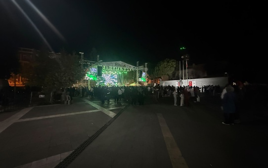 Kula'da kurtuluşun 104. yılı etkinliğinde Zeynep Dizdar konserine katılım düşük kaldı