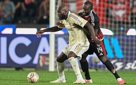 Lukaku'ya adım attırmayan Abena, diğer golcülere de meydan okudu