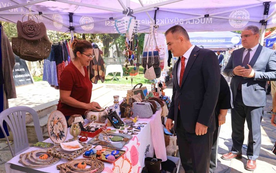 Muğla Valisi Akbıyık, Mor Pazar'ı ziyaret edip emek veren kadınları tebrik etti
