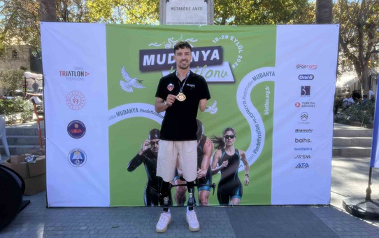 Muhammed Ali Aydın, PTS2'de azmiyle Mudanya Triatlonu'nda parkuru tamamladı
