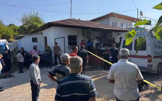 Osmaniye Sumbas'ta baba gözaltında, oğlunu tahrayla öldürüp gelini ve torununu yaraladı