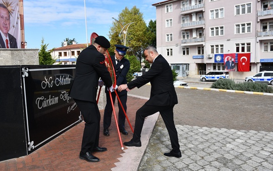 Samsun Vezirköprü'de Gaziler Günü töreninde Atatürk Anıtı'na çelenk sunuldu