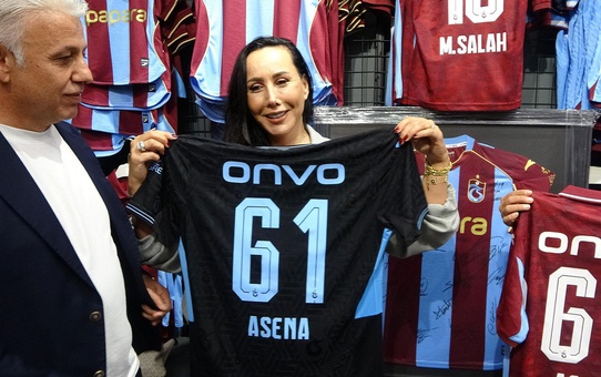 Sanatçı Asena Trabzon'a geldi, sözünü tuttu