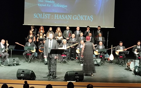 Sivas'ta Devlet Türk Halk Müziği korosu, Muhsin Yazıcıoğlu Kültür Merkezi'nde sahne aldı