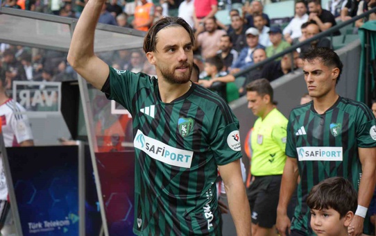 Kocaelispor-Gaziantep FK'da ilk yarı golsüz bitti, 41'de Halil'in şutu auta gitti