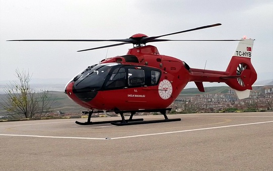 Beypazarı'nda evinde fenalaşan 71 yaşındaki kadın helikopterle Ankara'ya sevk edildi