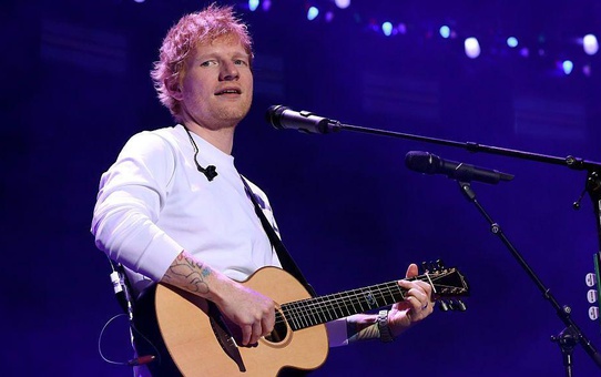 Ed Sheeran, Macklemore'un turdan çıkarılması sonrası ilk konserinde özür diledi