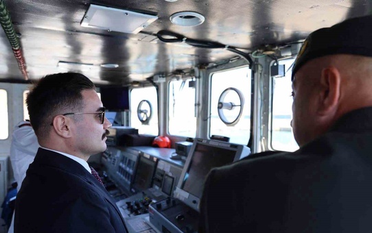 Gökçeada Kaymakamı Acar, TCSG-91 botunda Sahil Güvenlik personeline teşekkür etti