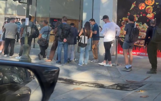 iPhone almaya gidenler kasada şaşkına döndü! Ticaret Bakanlığı harekete geçti