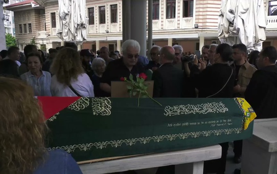 81 yaşındaki Gülsen Tuncer, Şişli Camisi'nde kılınan cenaze namazının ardından defnedildi