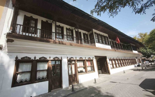 Konakaltı Kültür Merkezi’nin 6 parseli Mihrişah Valide Sultan Vakfı’na tescil edildi