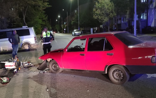 Konya Seydişehir'de çarpışan otomobil ve motosikletteki 3 kişi yaralandı