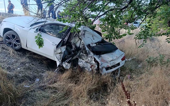 Malatya Doğanşehir'de tır, bekleyen otomobille çarpıştı; 5 kişi yaralandı