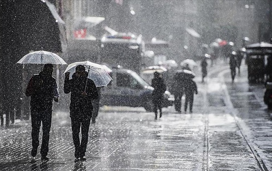MGM, Rize'nin doğusu ve Artvin'in kuzeyinde öğleye kadar kuvvetli sağanak bekliyor