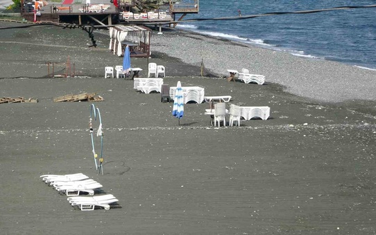Trabzon'da olumsuz hava plaj sezonunu vurdu, işletmeciler 3 ayda en fazla 20 gün açtı