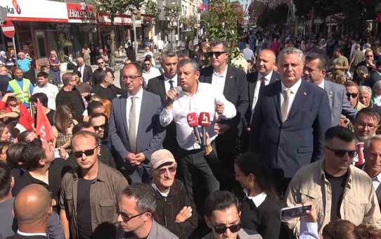Yeni Parti Genel Başkanı Özgür Özel Yalova'da çiftçilere geçim garantisi sözü verdi