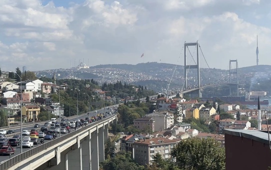 15 Temmuz Şehitler Köprüsü’nde metrobüs ile motosiklet kazaya karıştı: 1 yaralı