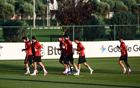 A Milli Futbol Takımı, 25 Eylül'deki Fransa maçının hazırlıklarına Riva'da başladı