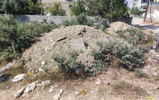 Adana Seyhan'da ASKİ atıkları aylardır kaldırılmadı, mahalleli tepki gösterdi