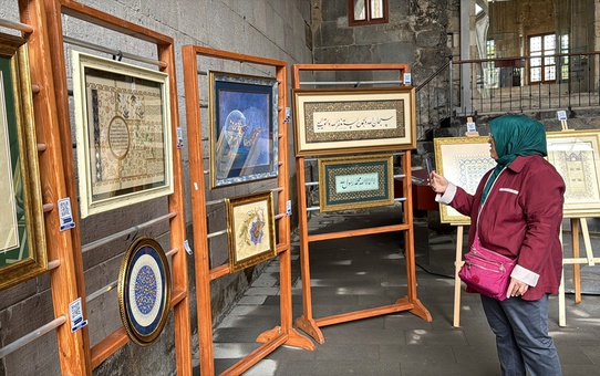 Erzurum Çifte Minareli Medrese'de 31 sanatçının 56 eseri sanatseverlerle buluştu