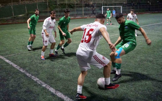 Gölcük'te Ulaşlıspor, Değirmenderespor'u 2-1 yenip Başkanlık Kupası şampiyonu oldu