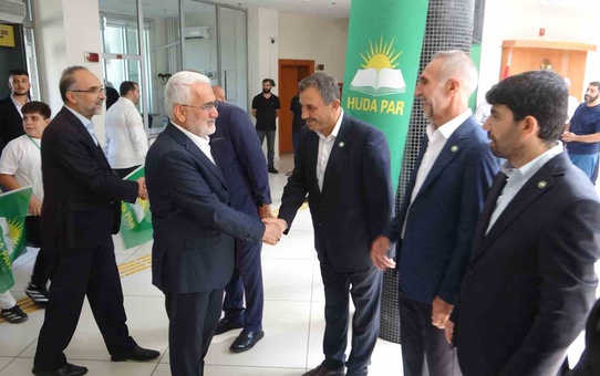 Davut Şahin, HÜDA PAR Batman İl Kongresi'nde görevi Mehmet Emin Doğru'ya bıraktı