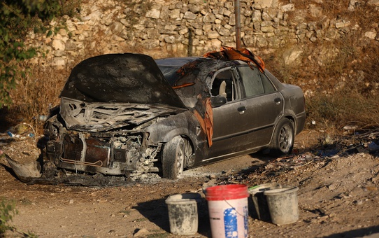 İsrailliler Batı Şeria'da Filistinlilere ait araçları yaktı, bir Filistinli yaralandı
