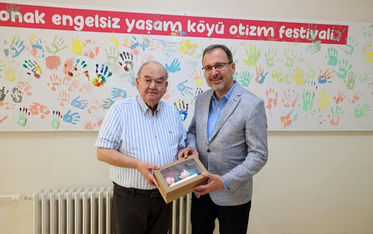 Kasapoğlu: 'Burhan Özfatura İzmir’in hafızasında yaşayacak'