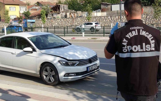 Malatya'da yolun karşısına geçmeye çalışan yaşlı adama otomobil çarptı, kalbi durdu