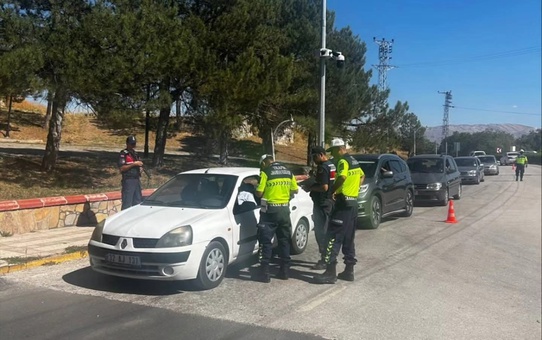 Sandıklı'da Akdağ ve Hüdai'de jandarma 320 kişiyi sorgulayıp 5 bin lira ceza kesti
