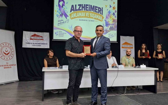 Tunceli'de Alzheimer paneli, hasta yakınlarının bakım zorluklarını ele aldı