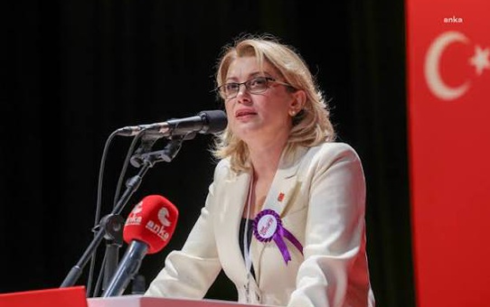 Asu Kaya, 5 günde 10 kadının yaşamını yitirdiğini belirterek iktidarı eleştirdi