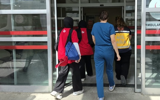 Adıyaman'da yemek yiyen 4 öğrenci zehirlenme şüphesiyle hastaneye kaldırıldı