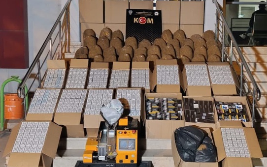 Afyonkarahisar Bolvadin'de eş zamanlı operasyonda 274 bin makaron ele geçirildi