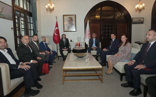 Bakan Ersoy ve mevkidaşı Süleymani, kültür-turizm iş birliğini görüşüp sergiyi gezdi