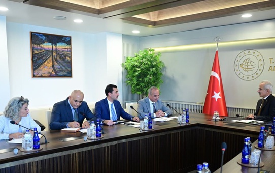 Bakan Uraloğlu, Tacikistan Büyükelçisi İmomi'yi ulaştırma iş birliği için ağırladı