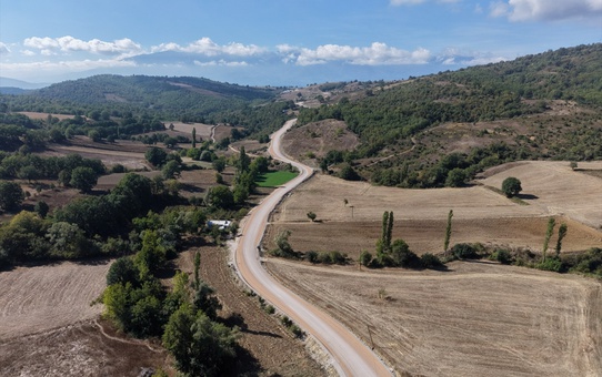 Bursa Büyükşehir Belediyesi, Kestel'de 11 bin 500 metrelik yollarda sathi kaplama yaptı