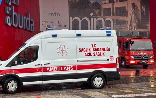 Çanakkale'de 17 Burda AVM'deki yangın söndürüldü, ölen ya da yaralanan olmadı