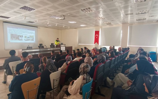 Çorum'da Jandarma, 155 servis şoförü ve 72 rehber personele trafik eğitimi verdi