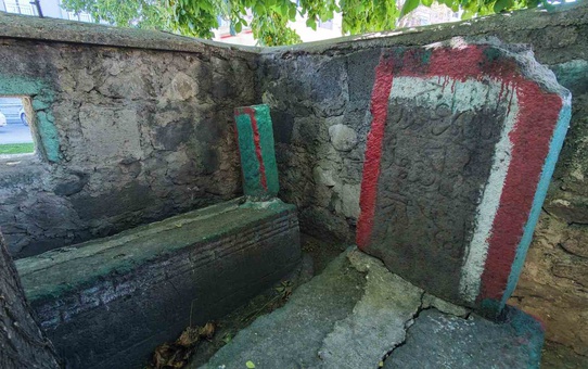 Erzurum Yakutiye'de Öksürük Baba Türbesi'ne solunum hastaları şifa umuduyla geliyor