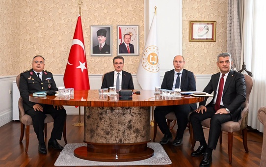Erzurum Valisi Baruş, Bakanlar Çiftçi ve Tekin'le okul güvenliği toplantısına katıldı