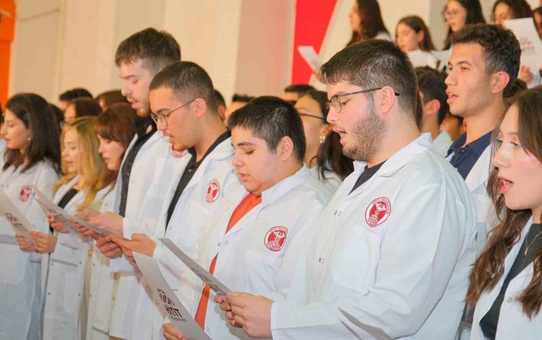 Hitit Üniversitesi Tıp Fakültesinde 139 öğrenci beyaz önlük giyme töreninde buluştu