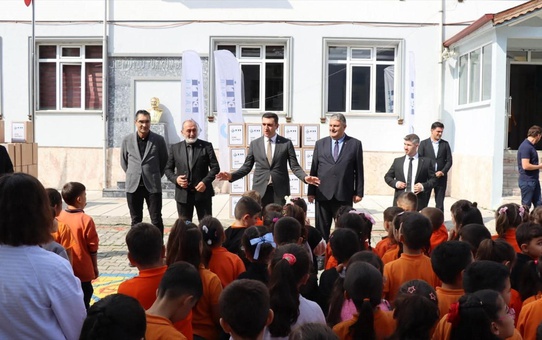 Kastamonu Küre'de öğrencilere kırtasiye desteği kaymakamlık ve maden şirketinden geldi