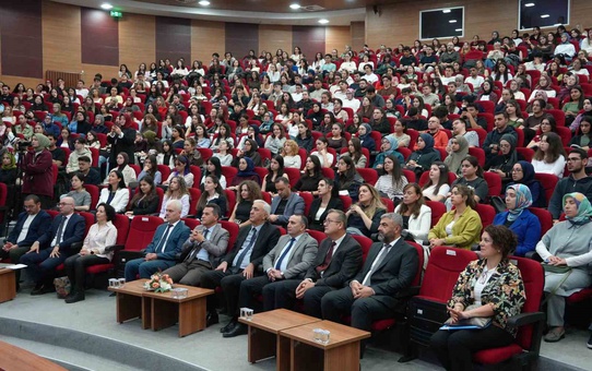 Kastamonu Üniversitesi Rektörü, öğrencilere teknolojiye mesafe koymayacaklarını söyledi