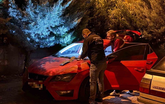 Kayseri'de 20 gün önce çalınan otomobil otoparkta bulundu, arkadaşı gözaltına alındı